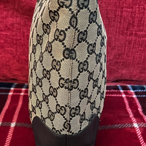 GUCCI AUTHENTIC MONOGRAM BLACK AND TAN CANVAS AND LEATHER SHOULDER BAG. EUC. - Picture 3 of 10